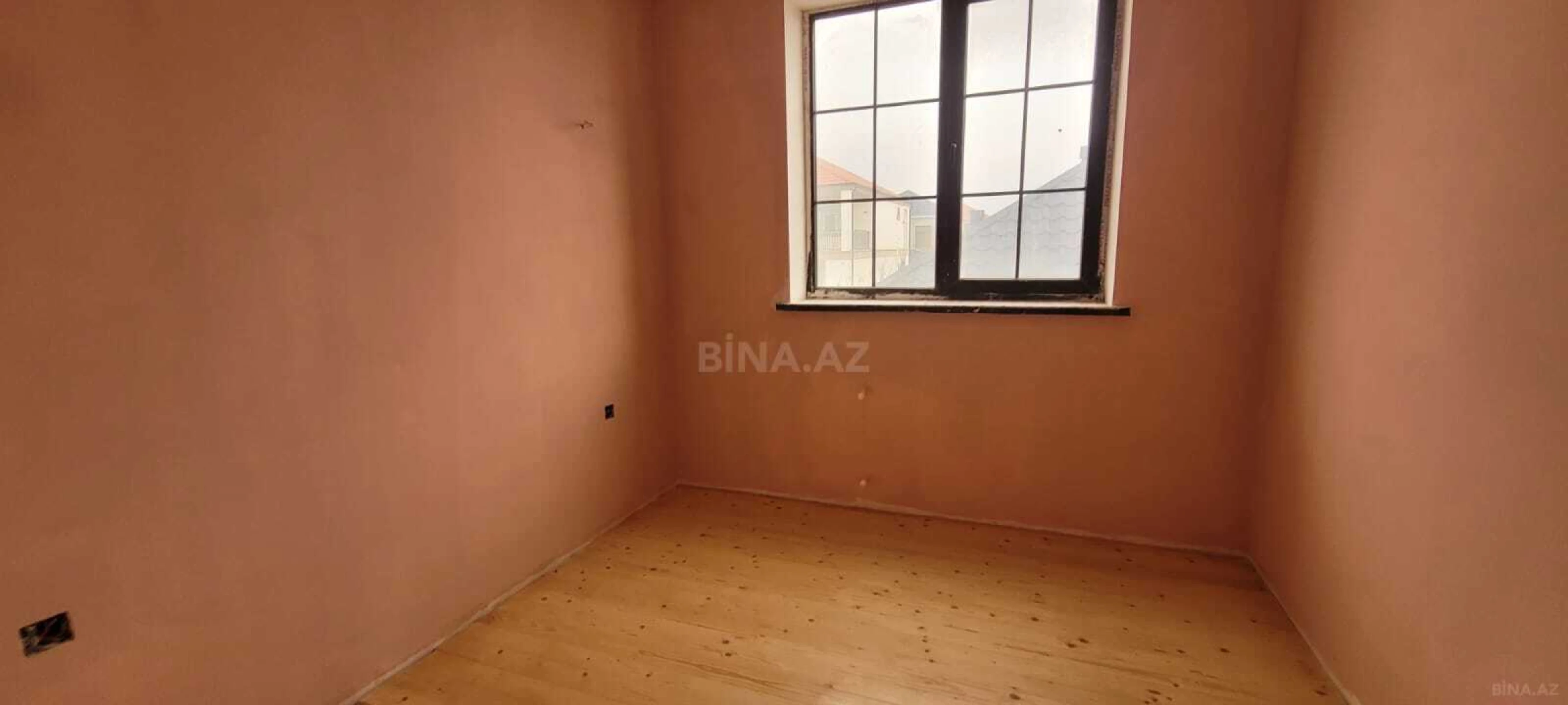 Satılır 5 otaqlı həyət evi 240 m²