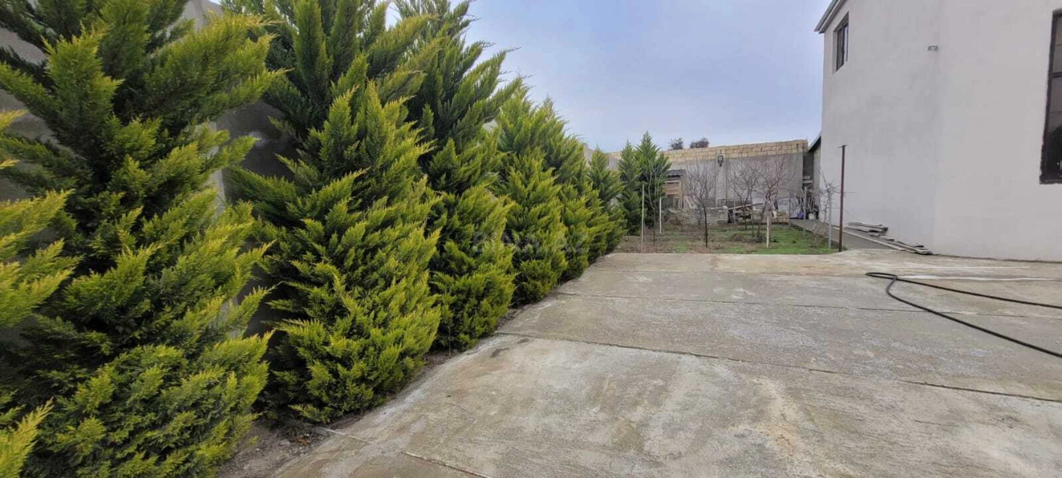 Satılır 5 otaqlı həyət evi 240 m²