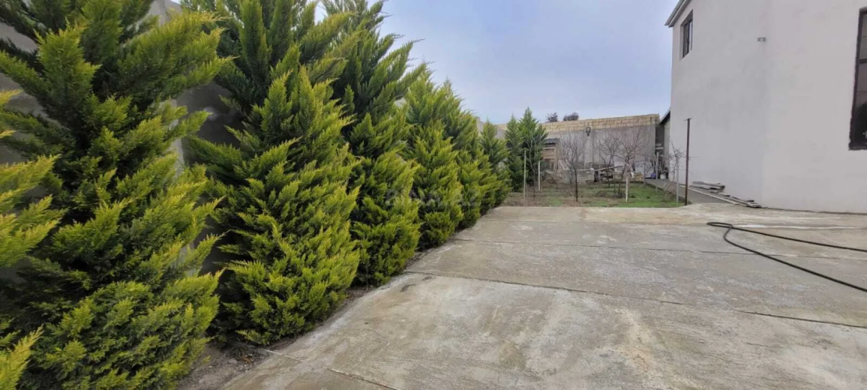 Satılır 5 otaqlı həyət evi 240 m²