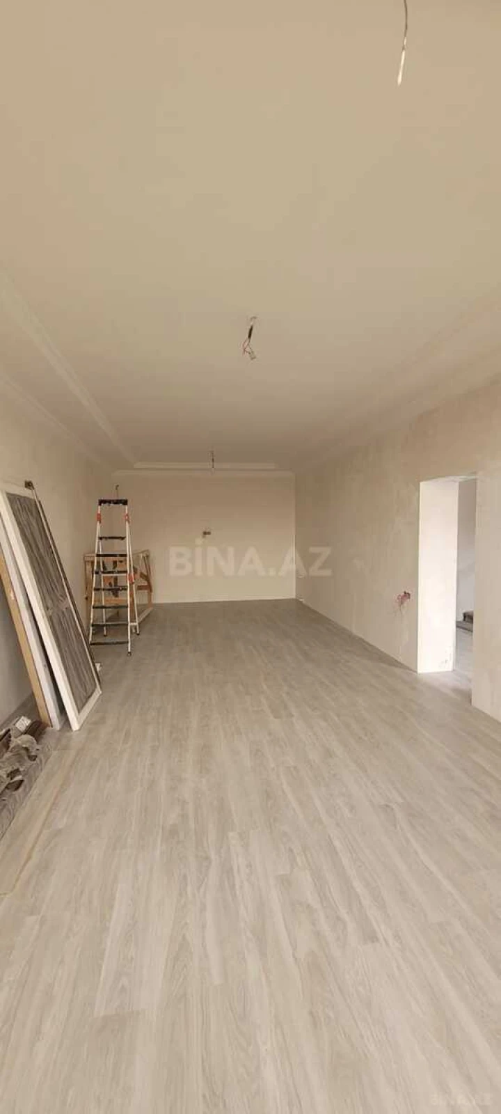 Satılır 5 otaqlı həyət evi 240 m²