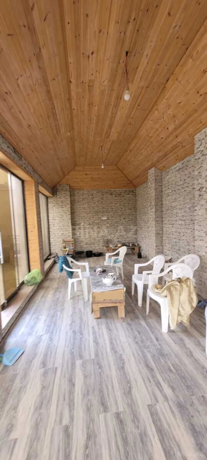 Satılır 5 otaqlı həyət evi 240 m²