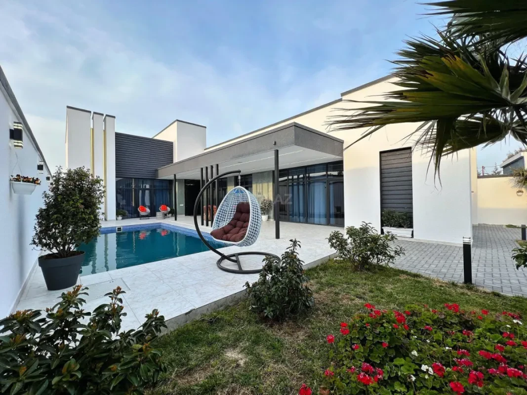 Satılır 5 otaqlı həyət evi 300 m²