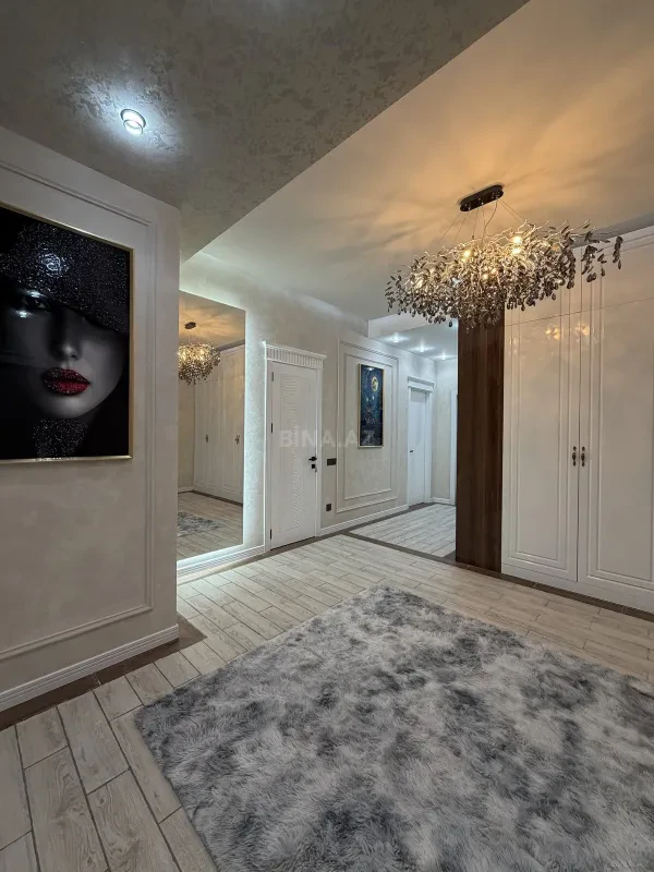 Satılır 3 otaqlı mənzil 135 m²