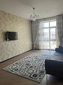 Kirayə verilir 2 otaqlı mənzil 82 m²