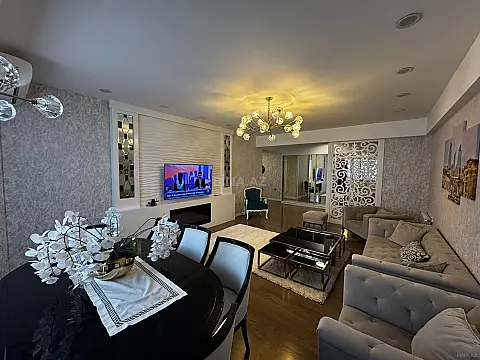 Kirayə verilir 3 otaqlı mənzil 140 m²