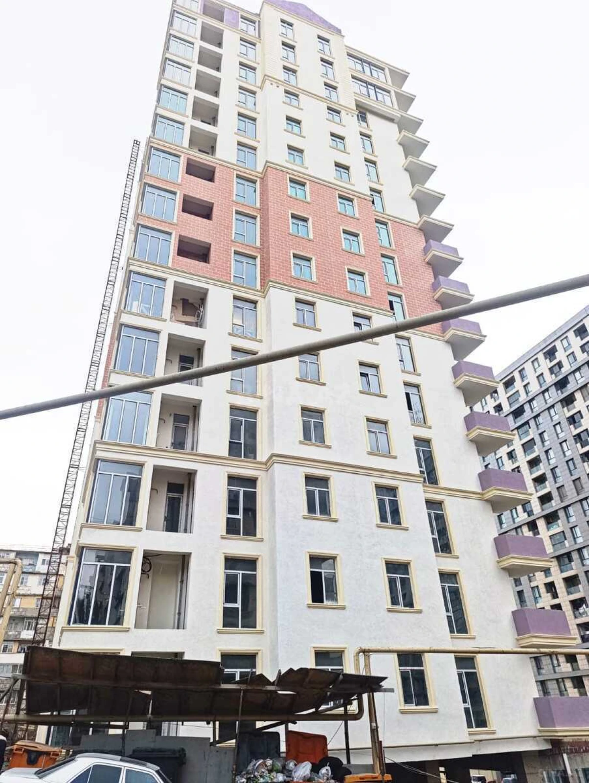 Satılır 3 otaqlı mənzil 111 m²