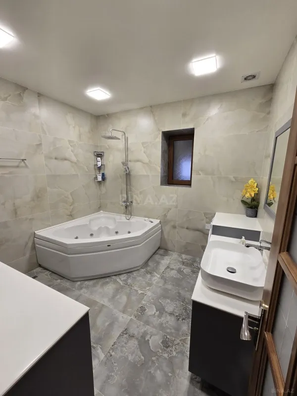 Satılır 6 otaqlı həyət evi 200 m²