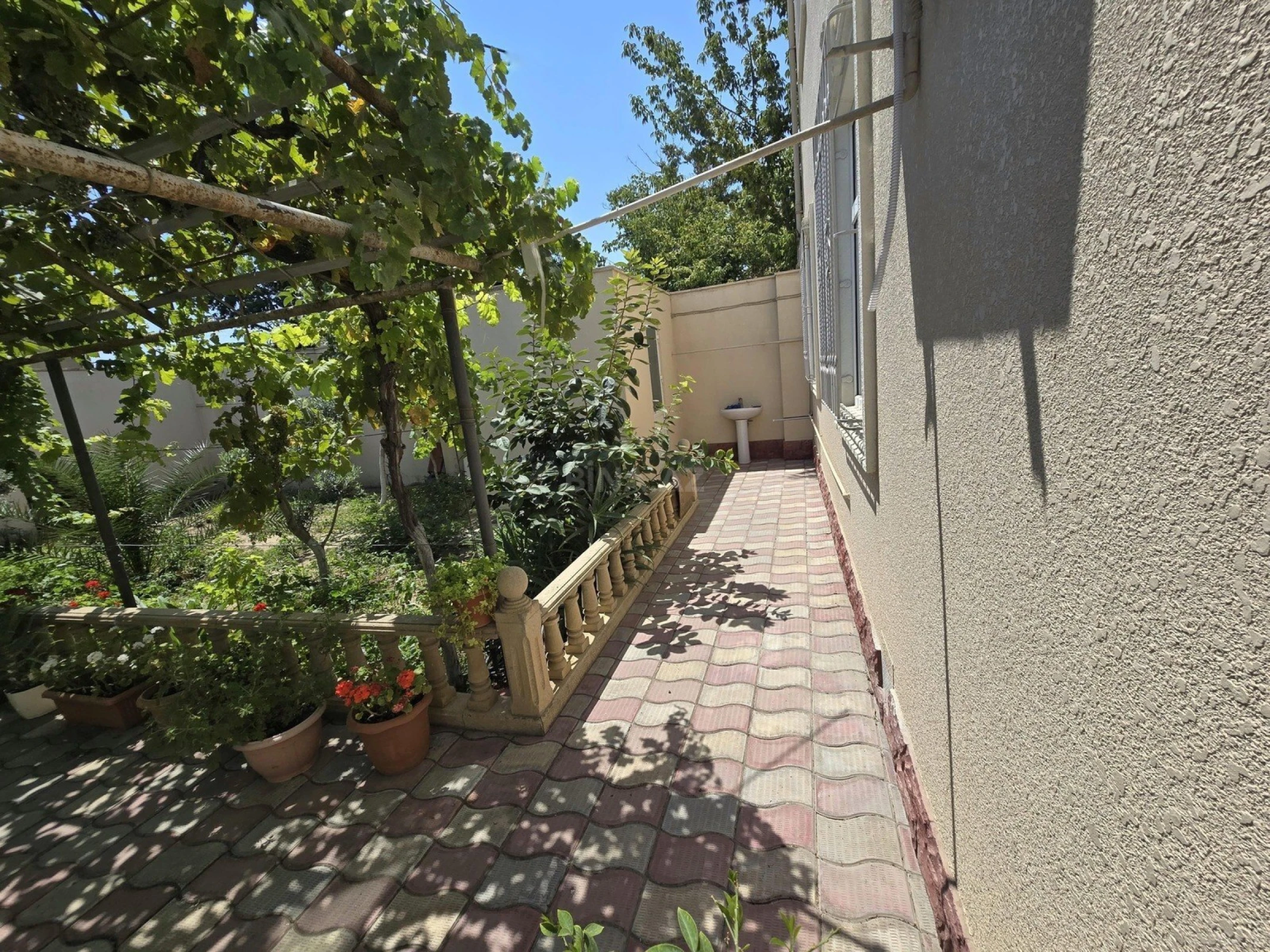 Satılır 6 otaqlı həyət evi 200 m²