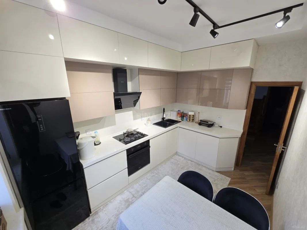 Satılır 6 otaqlı həyət evi 200 m²