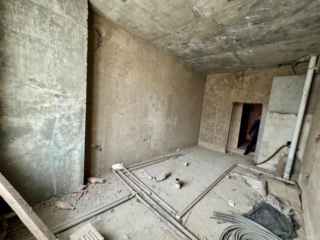 Satılır 4 otaqlı mənzil 158 m²