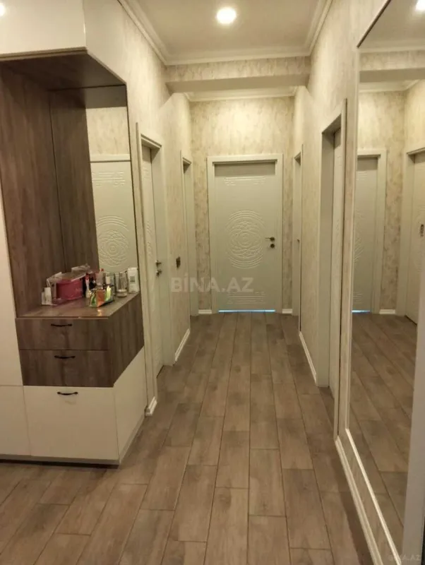 Satılır 3 otaqlı mənzil 137 m²