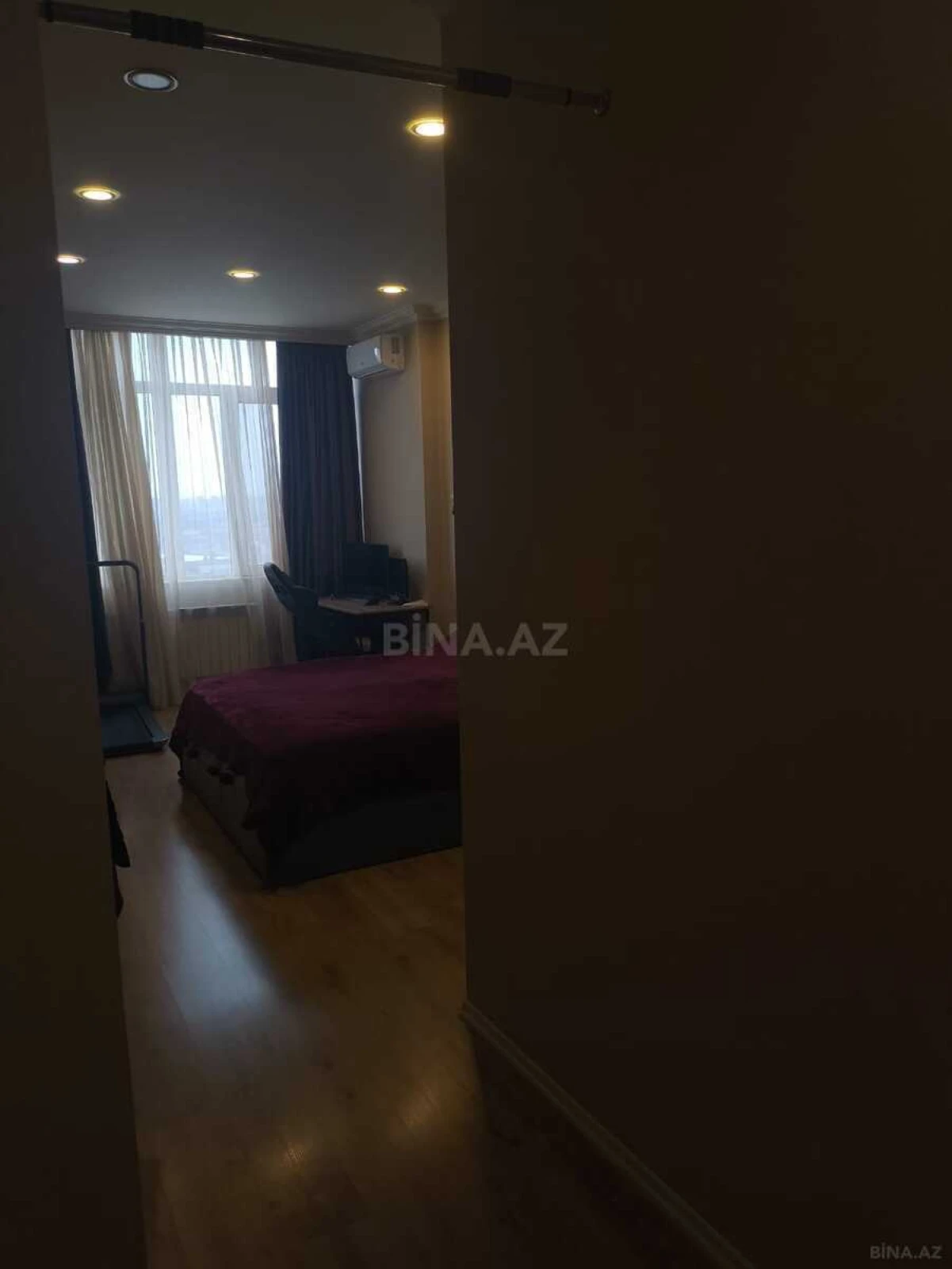 Satılır 3 otaqlı mənzil 137 m²