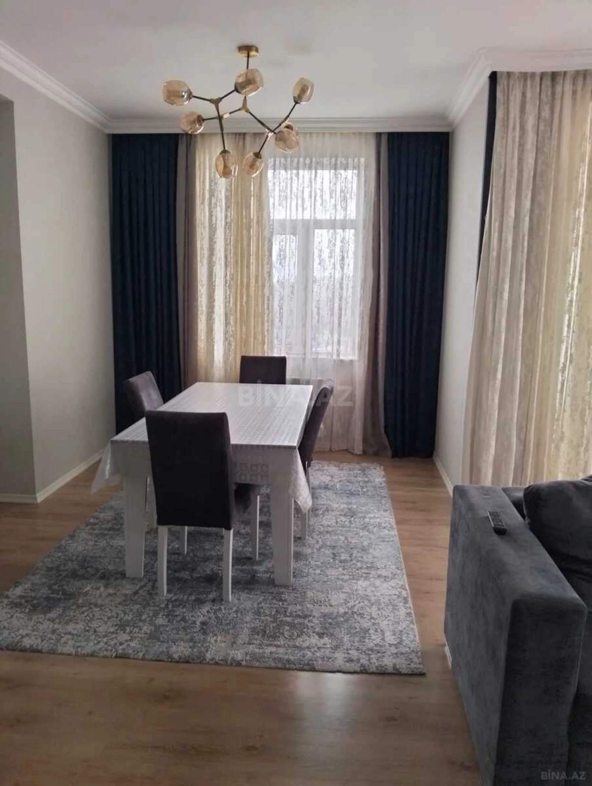 Satılır 3 otaqlı mənzil 137 m²