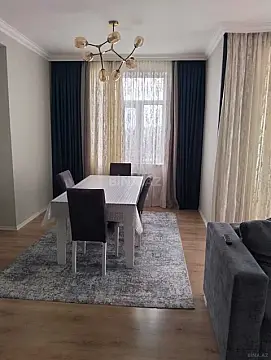 Satılır 3 otaqlı mənzil 137 m²