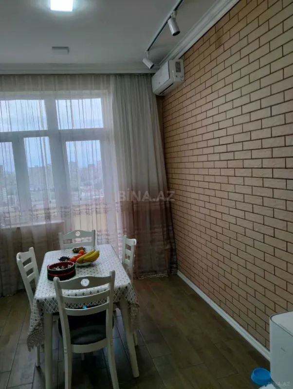 Satılır 3 otaqlı mənzil 137 m²