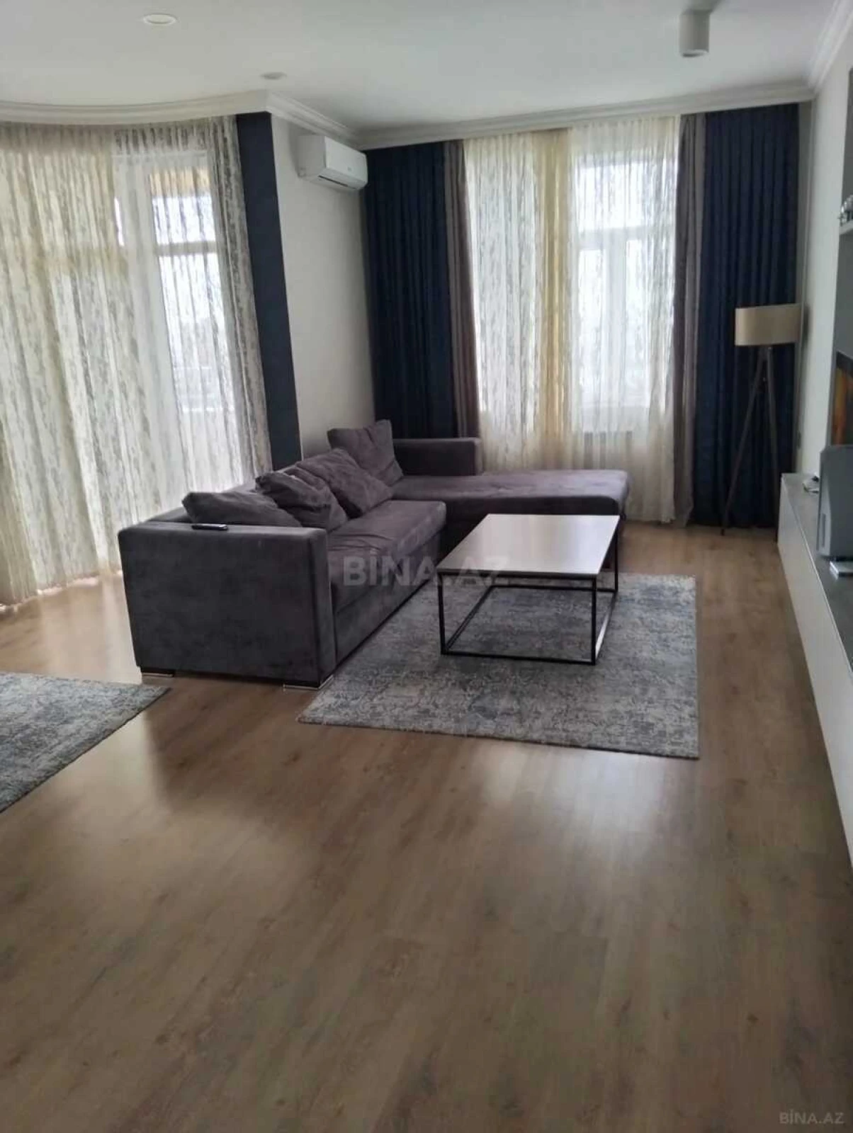 Satılır 3 otaqlı mənzil 137 m²