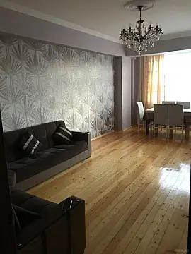 Satılır 2 otaqlı mənzil 76 m²