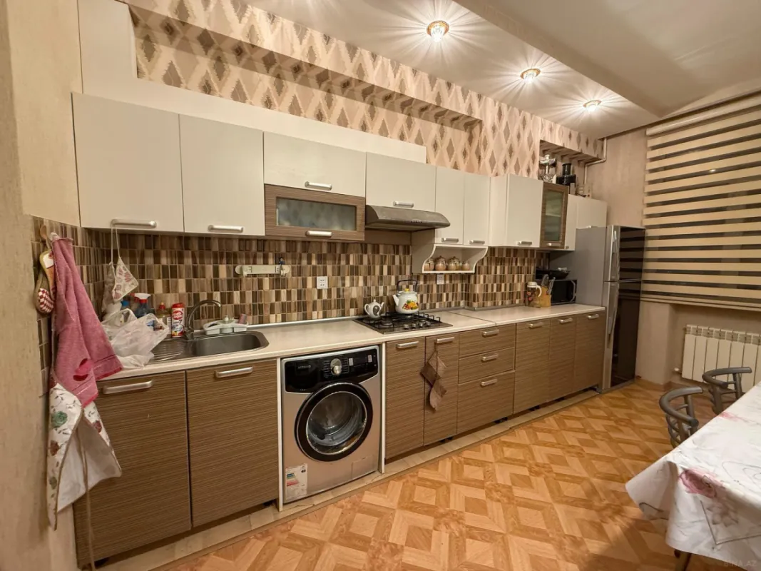 Satılır 2 otaqlı mənzil 93 m²