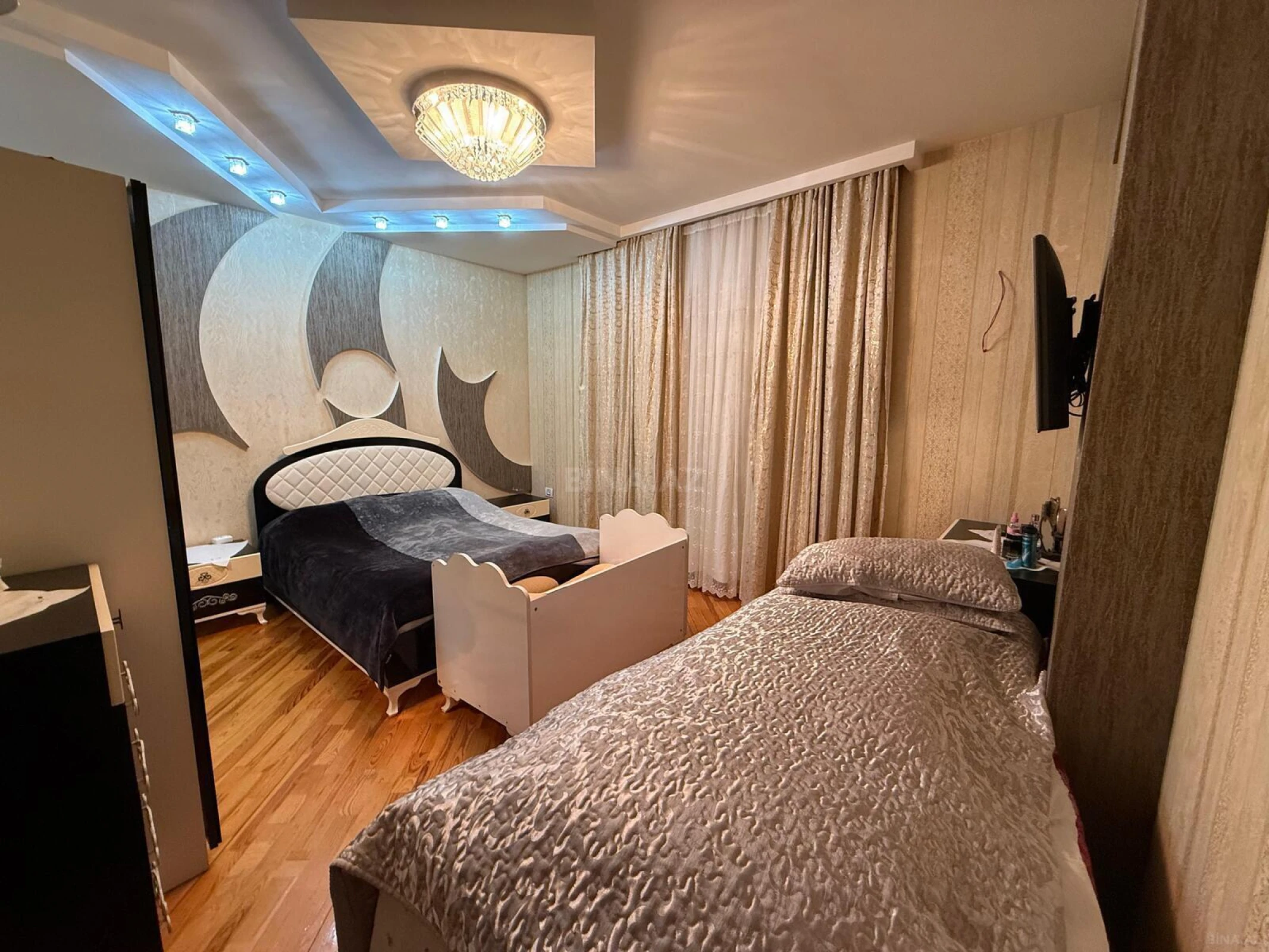 Satılır 2 otaqlı mənzil 93 m²