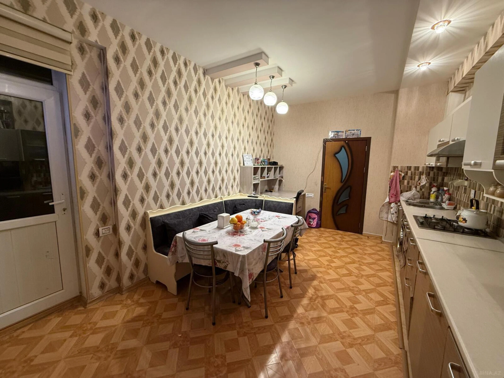 Satılır 2 otaqlı mənzil 93 m²