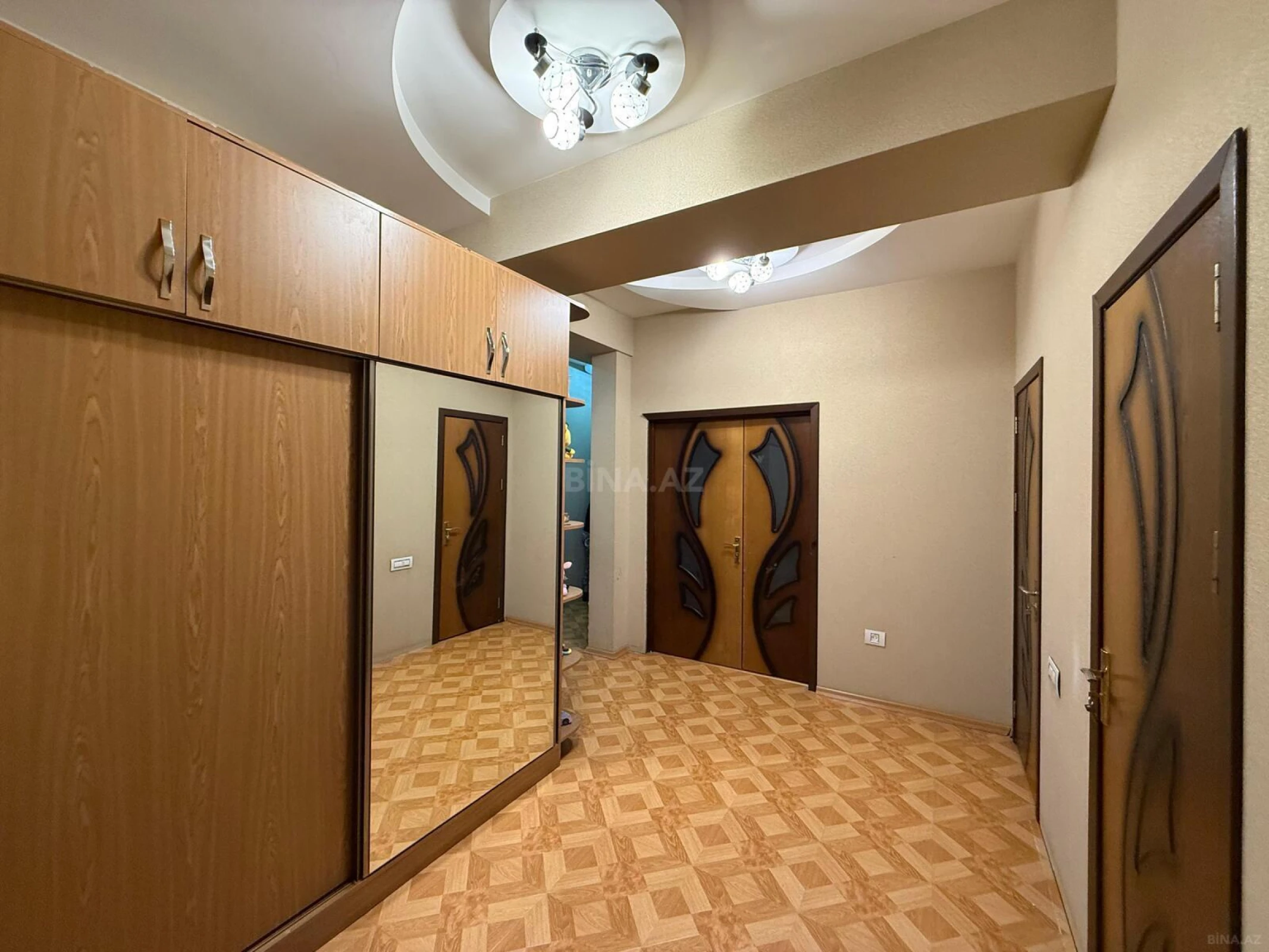Satılır 2 otaqlı mənzil 93 m²