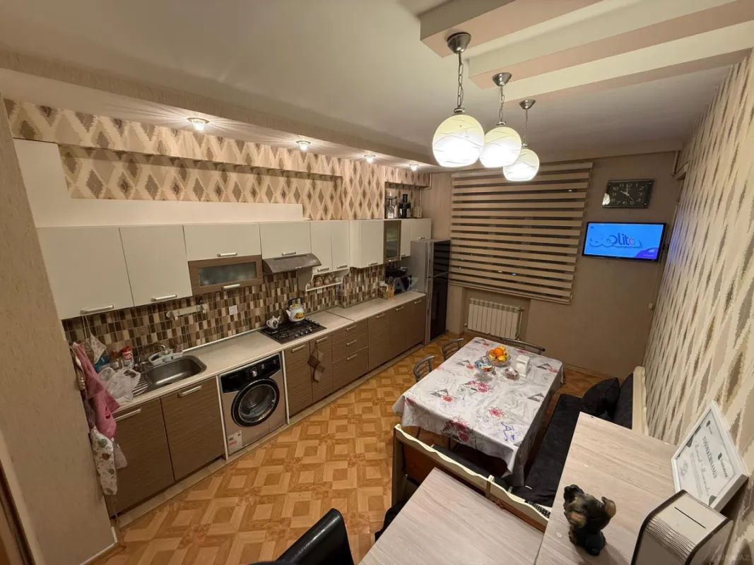 Satılır 2 otaqlı mənzil 93 m²
