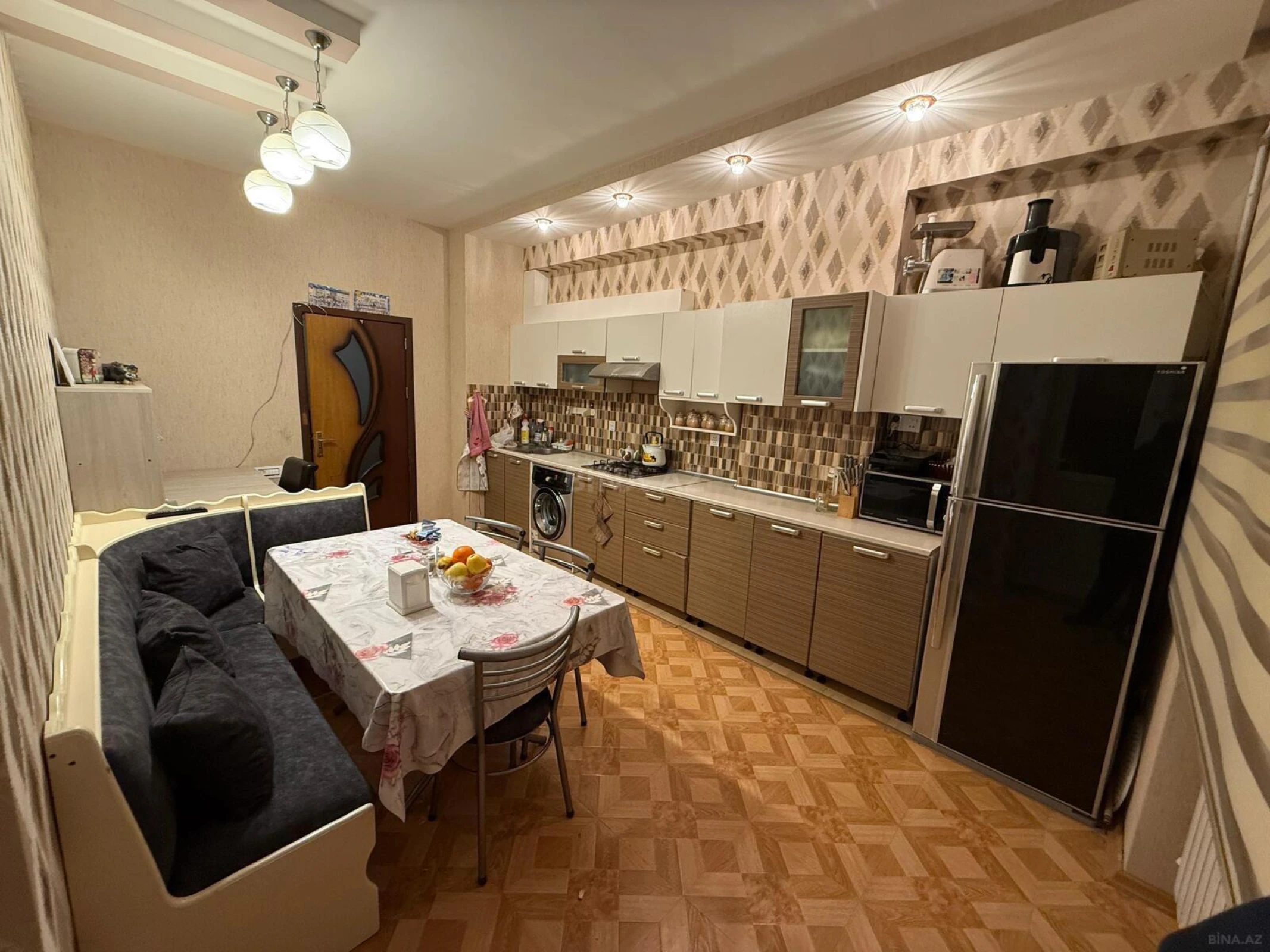 Satılır 2 otaqlı mənzil 93 m²