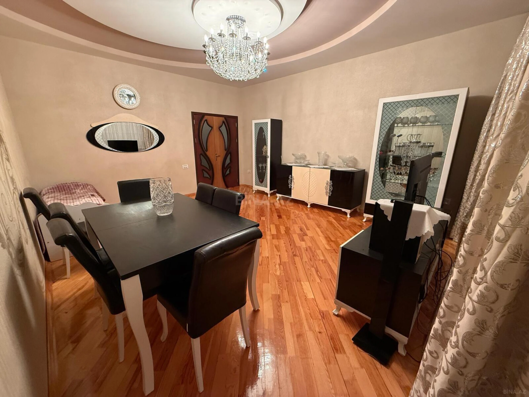 Satılır 2 otaqlı mənzil 93 m²
