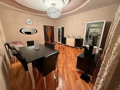 Satılır 2 otaqlı mənzil 93 m²