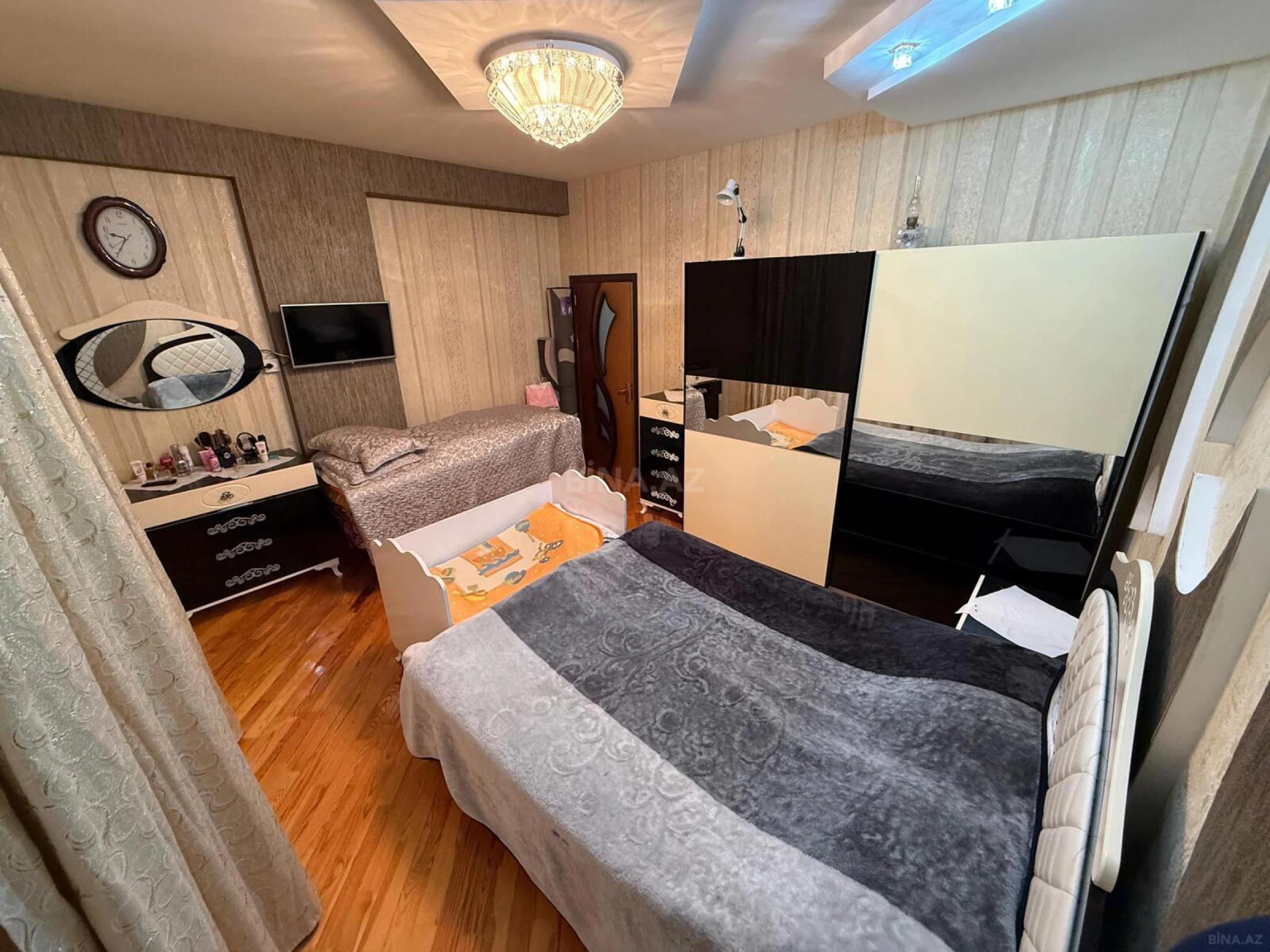 Satılır 2 otaqlı mənzil 93 m²
