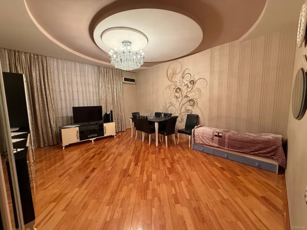 Satılır 2 otaqlı mənzil 93 m²