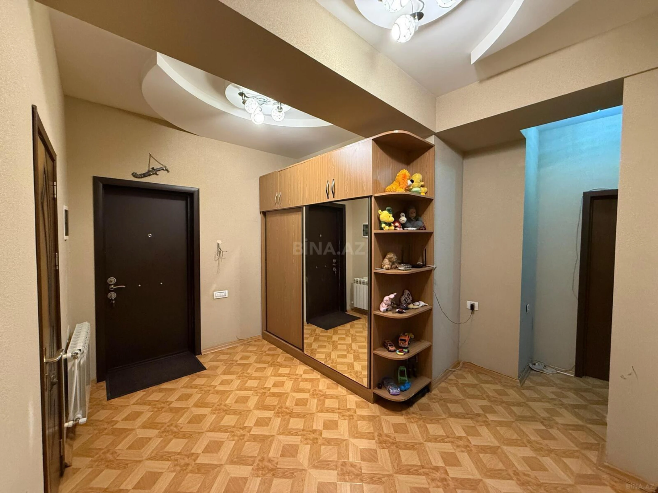 Satılır 2 otaqlı mənzil 93 m²