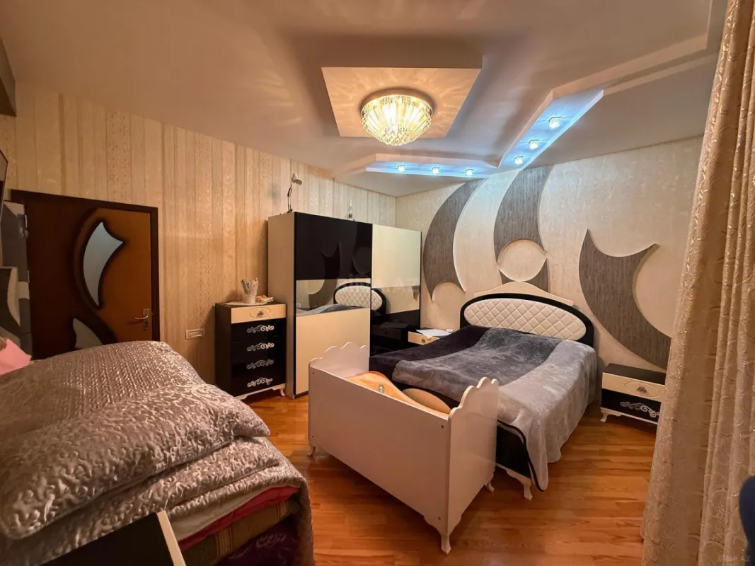 Satılır 2 otaqlı mənzil 93 m²