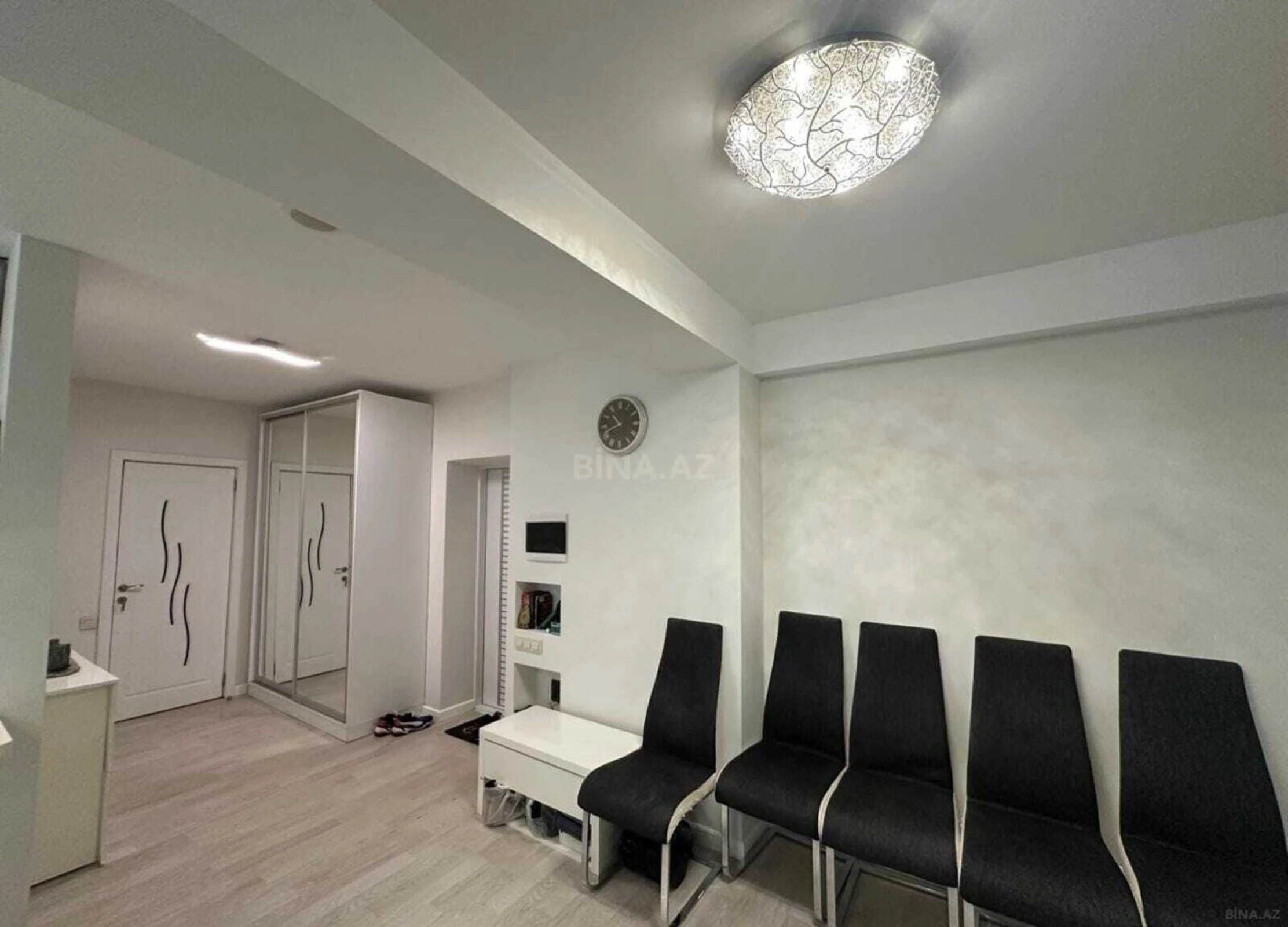 Kirayə verilir 2 otaqlı mənzil 74 m²
