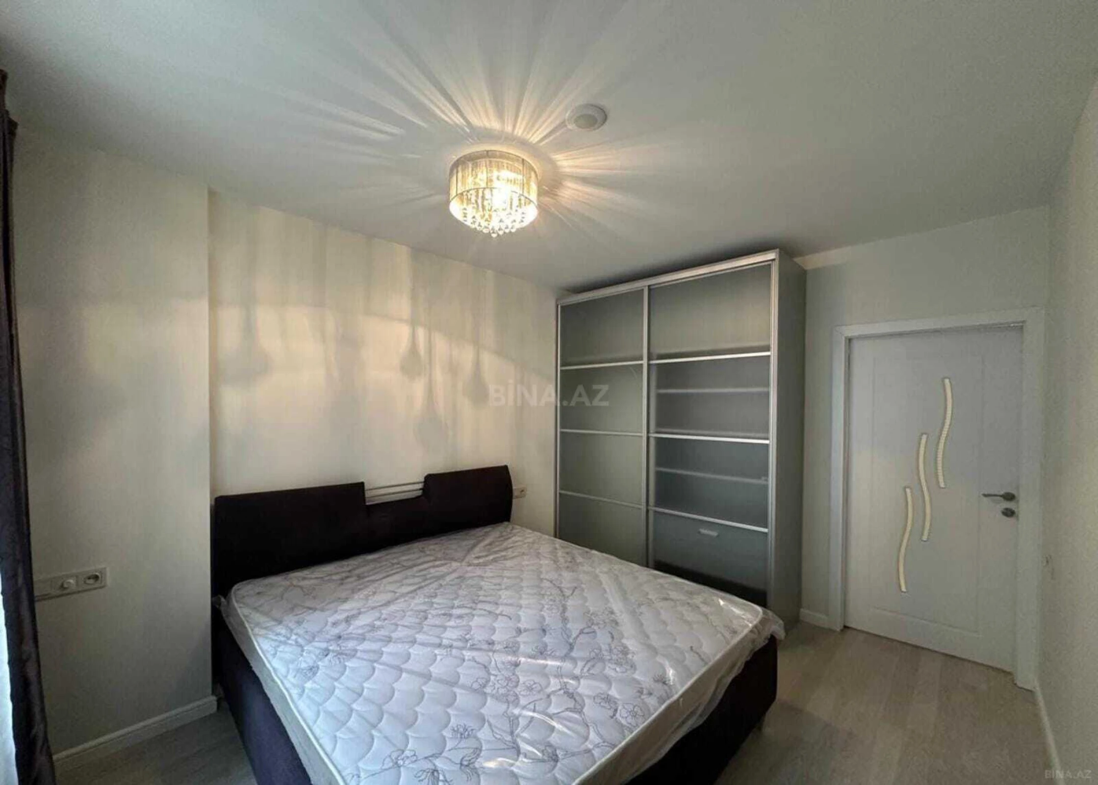 Kirayə verilir 2 otaqlı mənzil 74 m²