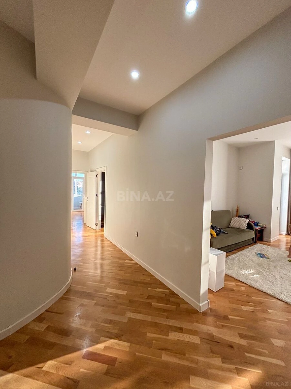 Satılır 2 otaqlı mənzil 95 m²