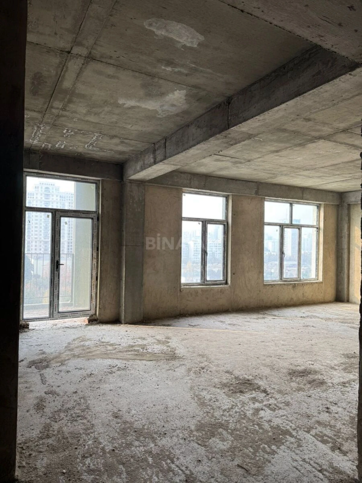 Satılır 3 otaqlı mənzil 83 m²
