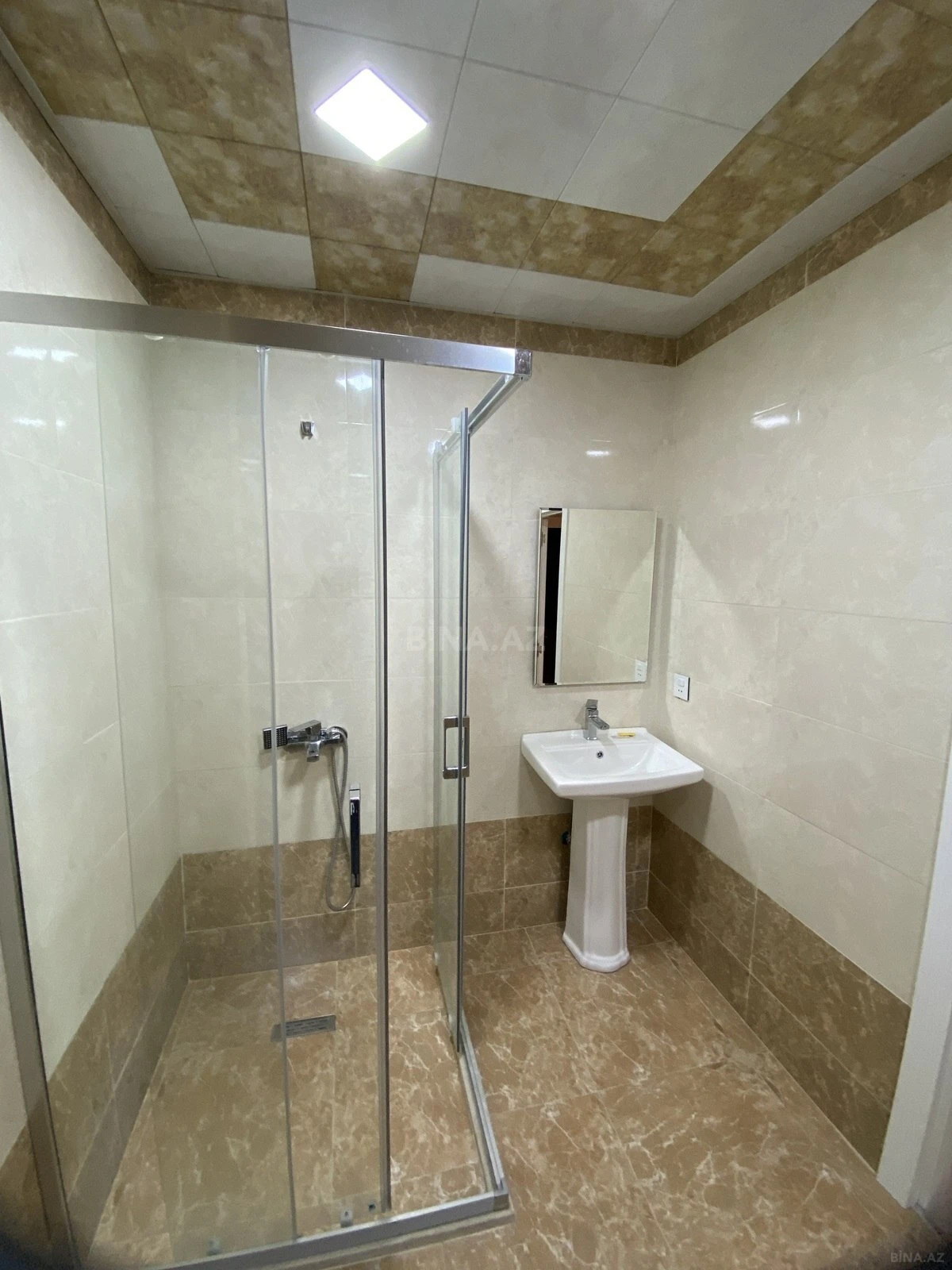 Kirayə verilir 2 otaqlı mənzil 76 m²