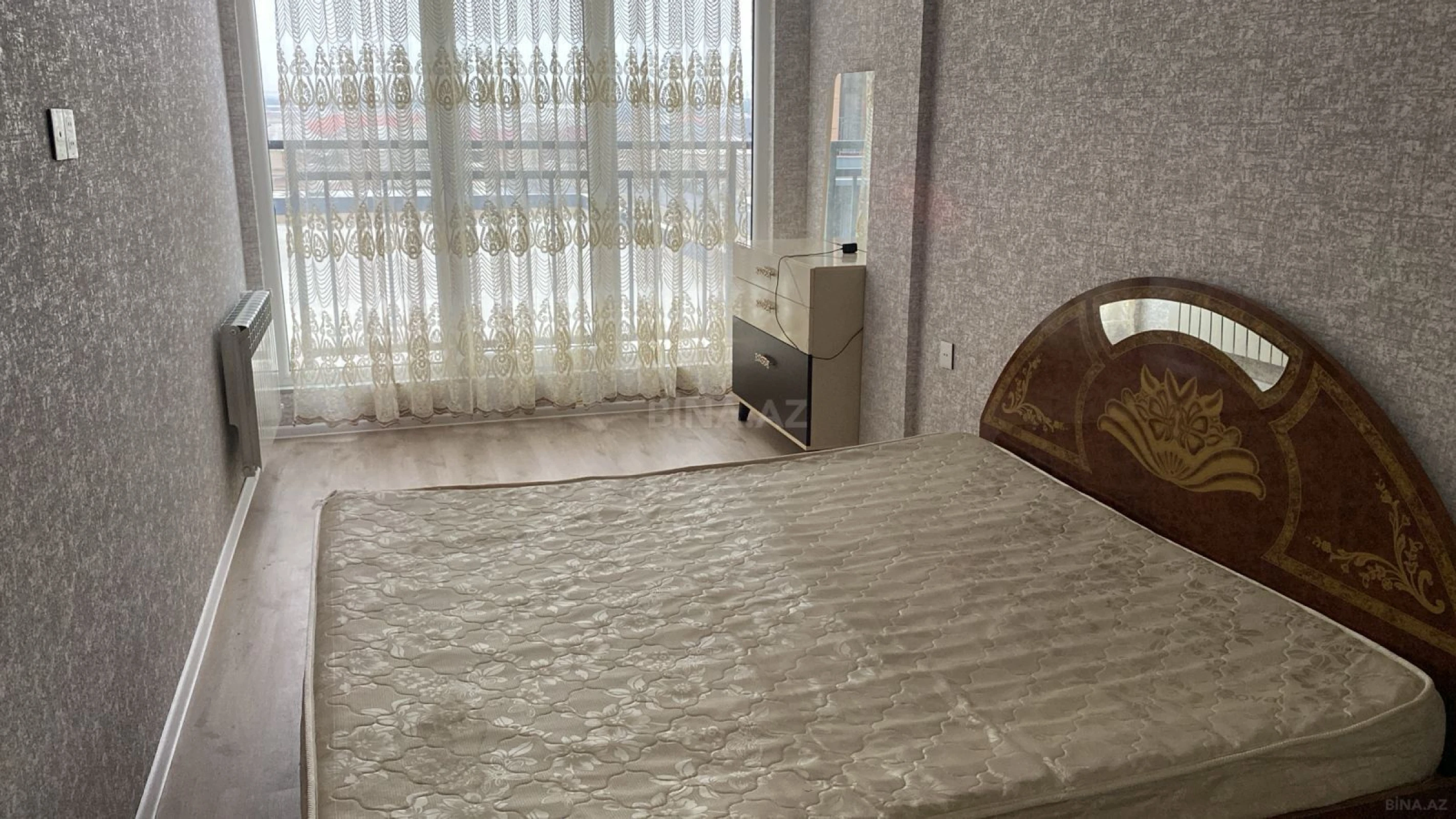 Kirayə verilir 2 otaqlı mənzil 90 m²