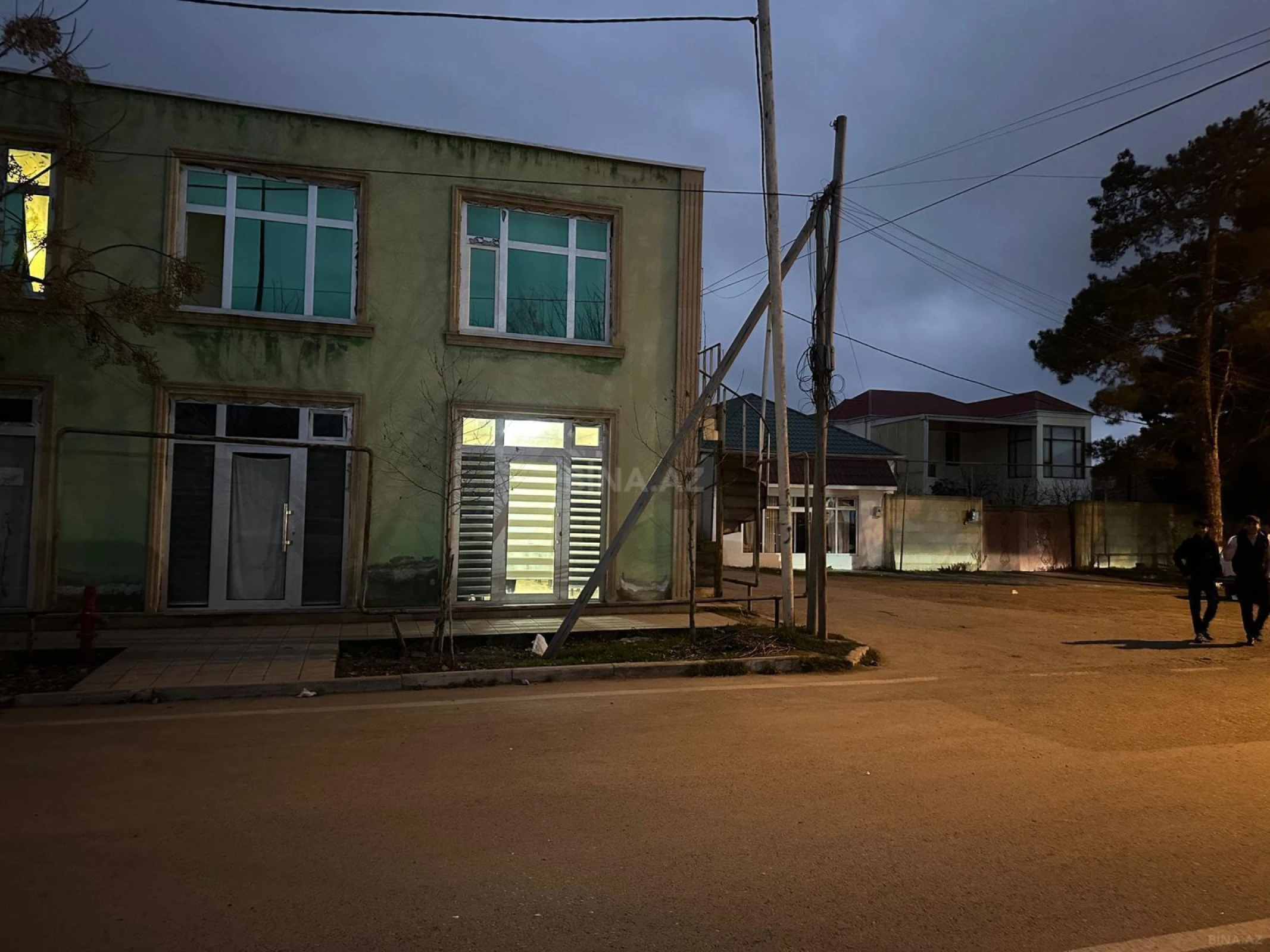 Kirayə verilir 8 otaqlı həyət evi 600 m²