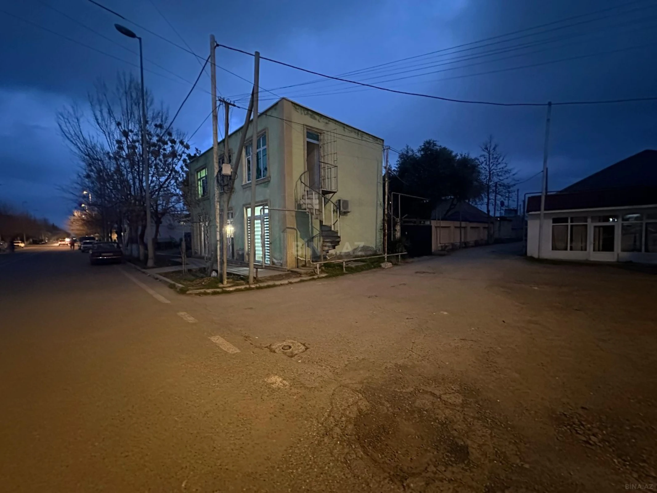 Kirayə verilir 8 otaqlı həyət evi 600 m²