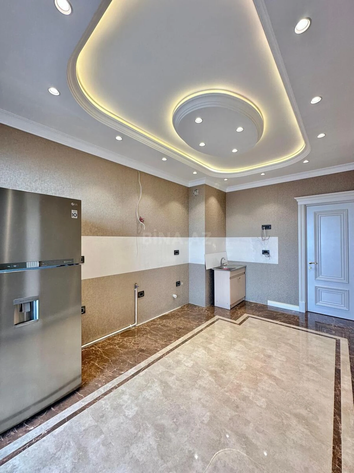 Satılır 2 otaqlı mənzil 112 m²