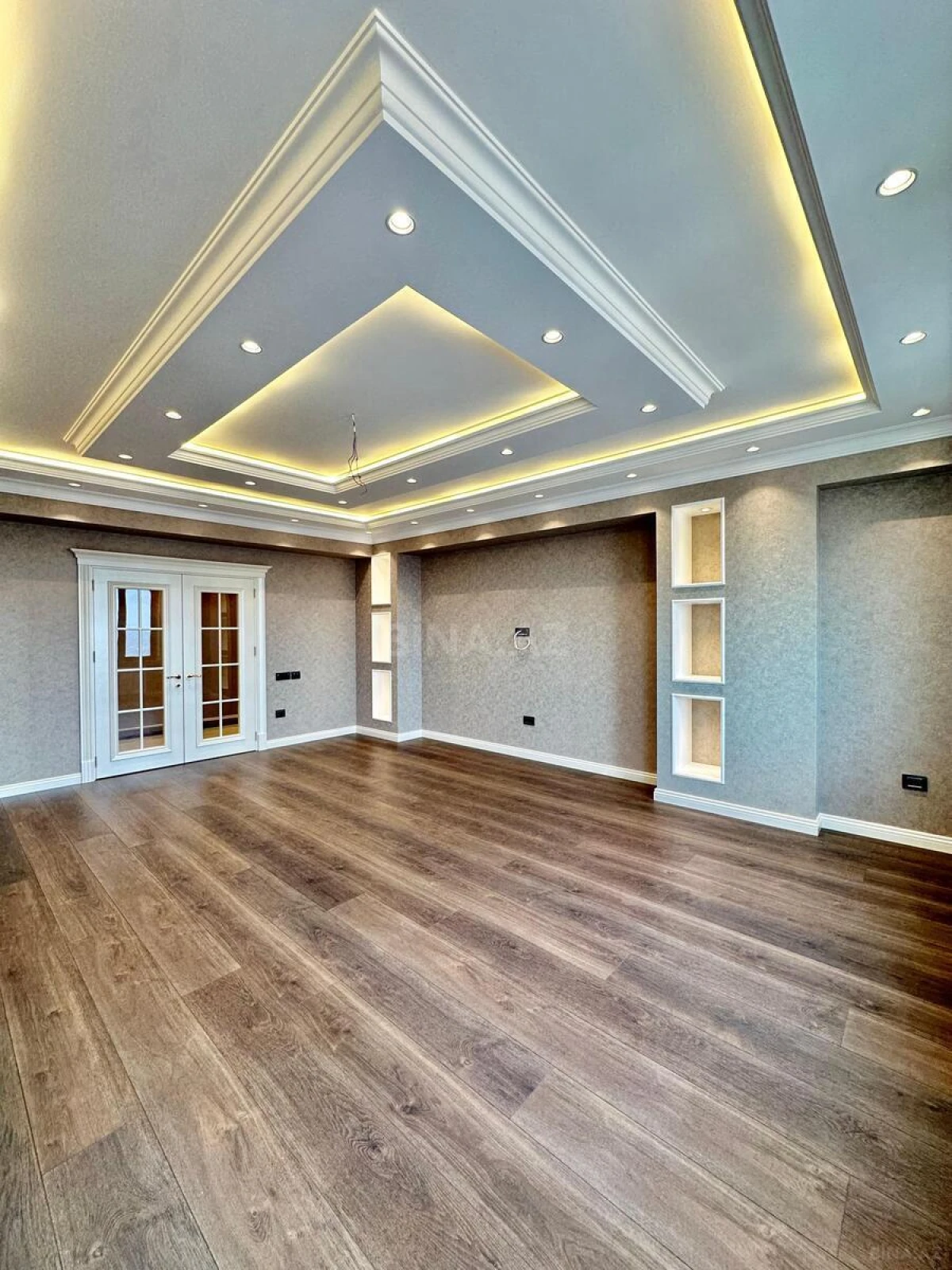 Satılır 2 otaqlı mənzil 112 m²