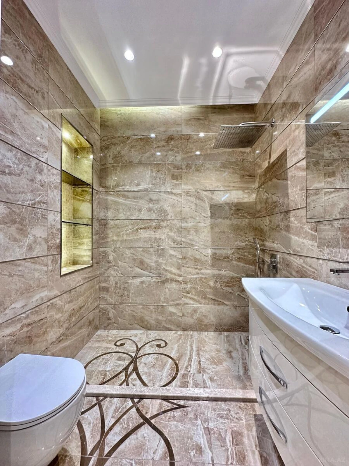 Satılır 2 otaqlı mənzil 112 m²