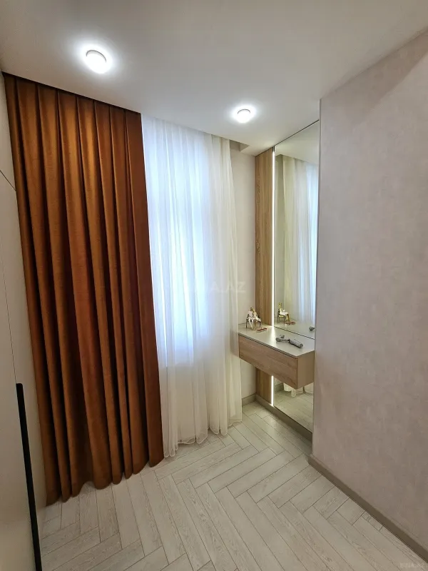 Satılır 2 otaqlı mənzil 77 m²