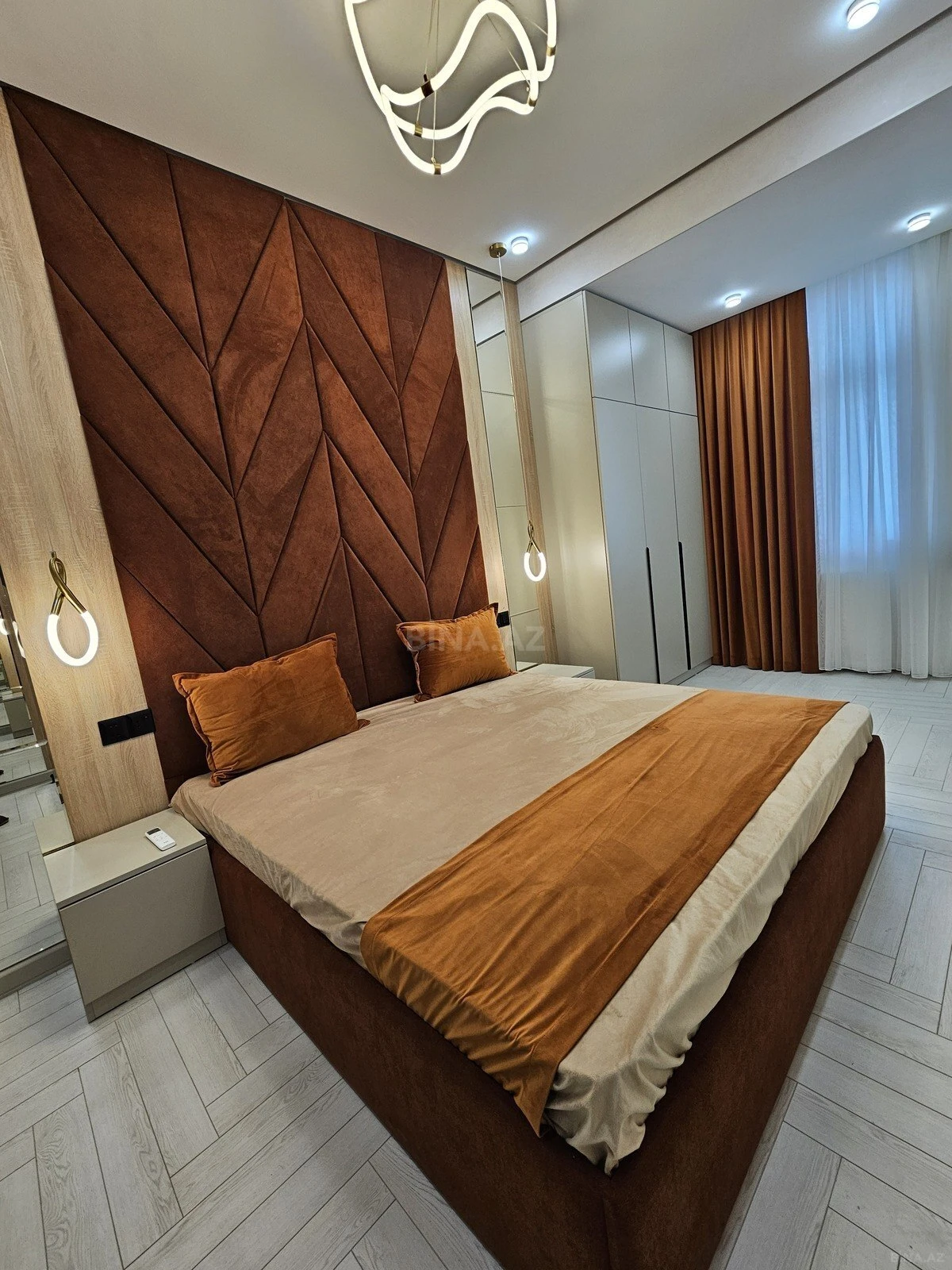 Satılır 2 otaqlı mənzil 77 m²