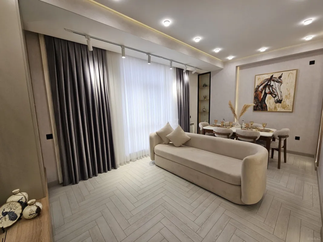 Satılır 2 otaqlı mənzil 77 m²