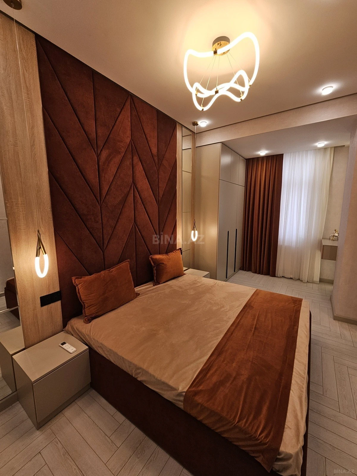 Satılır 2 otaqlı mənzil 77 m²