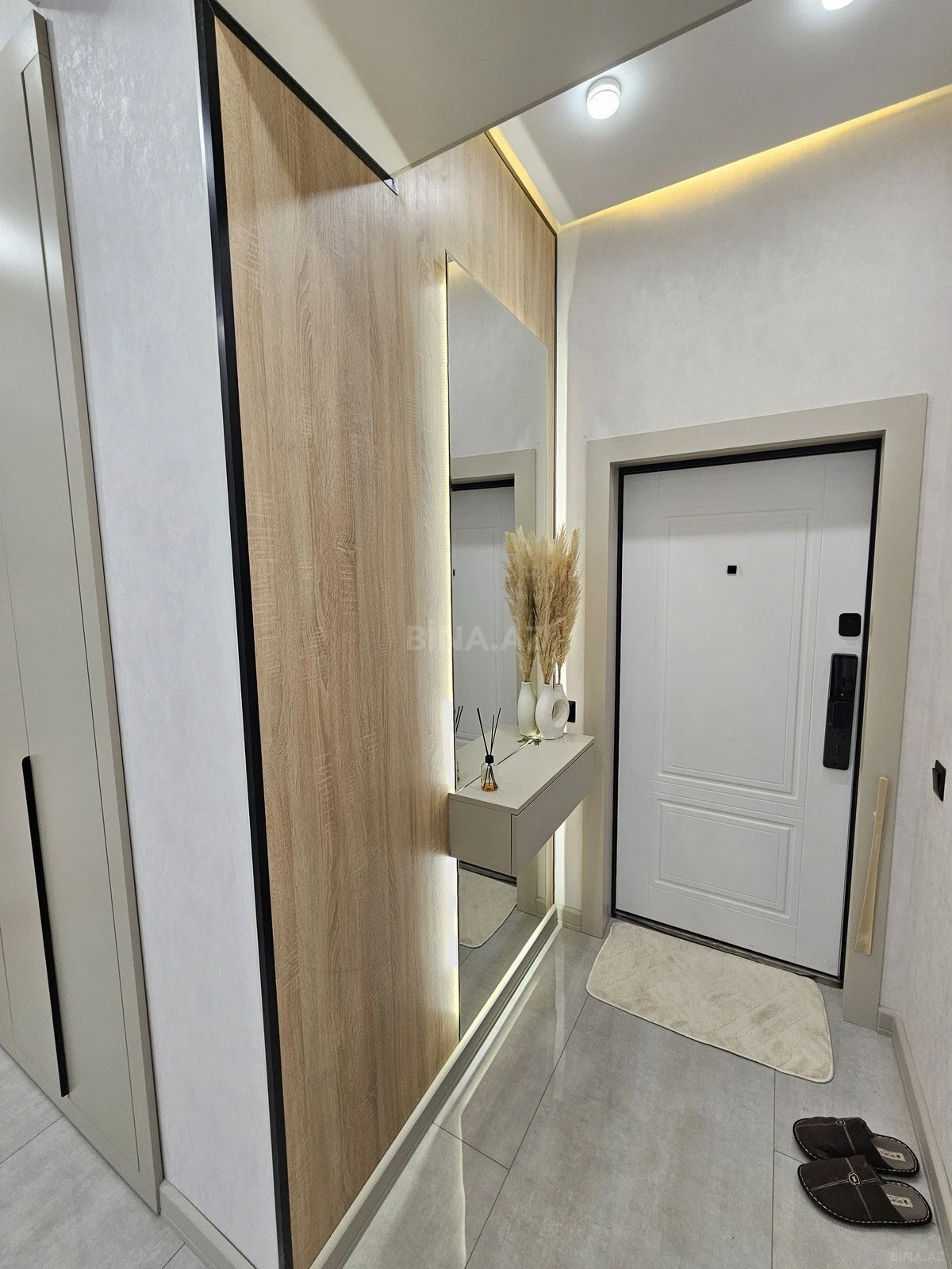 Satılır 2 otaqlı mənzil 77 m²