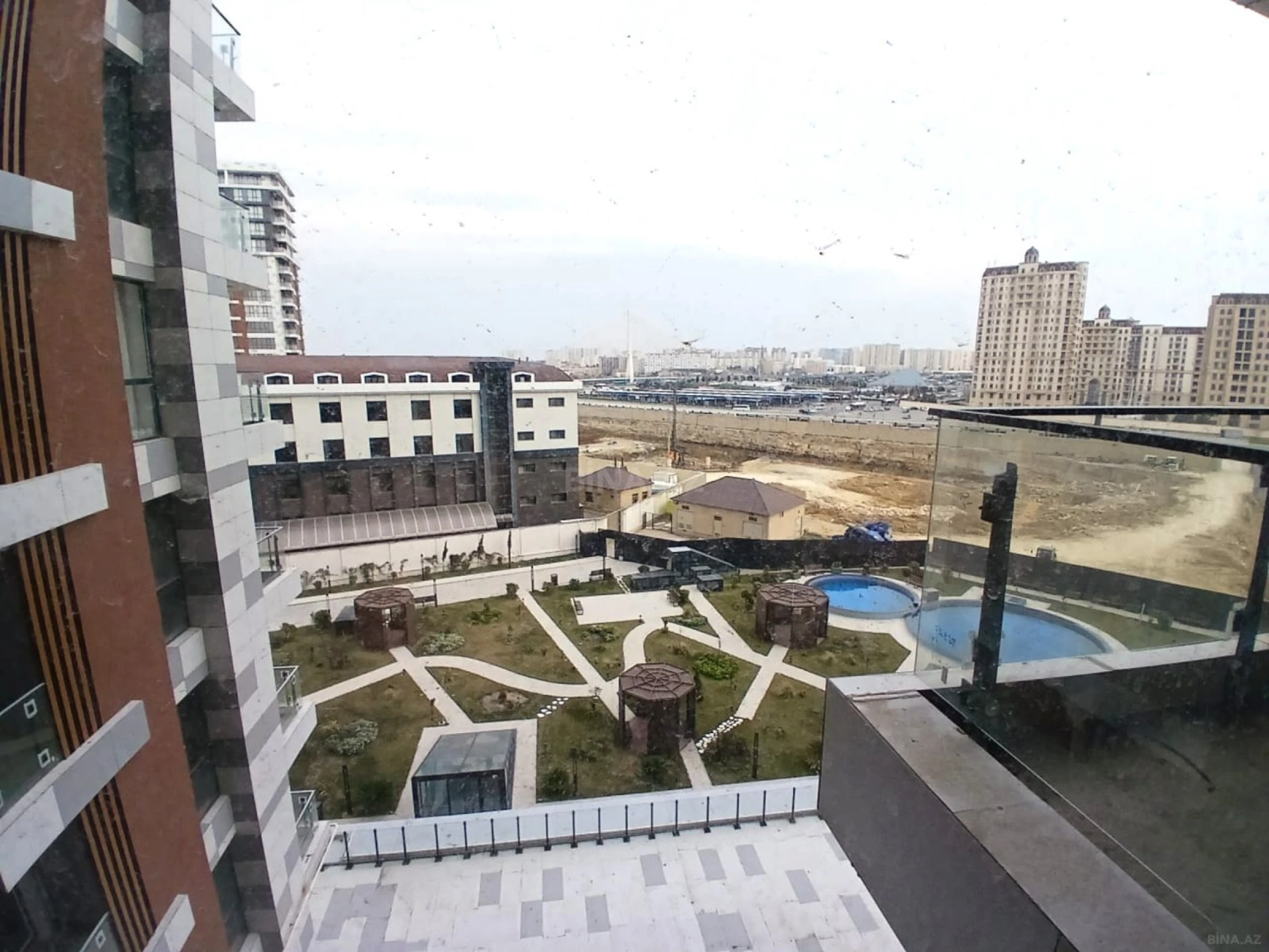 Satılır 2 otaqlı mənzil 104.4 m²